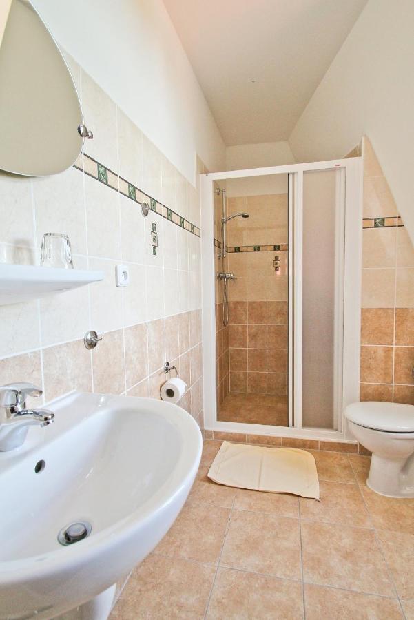 Hotel Cisar Ferdinand Loket Oda fotoğraf