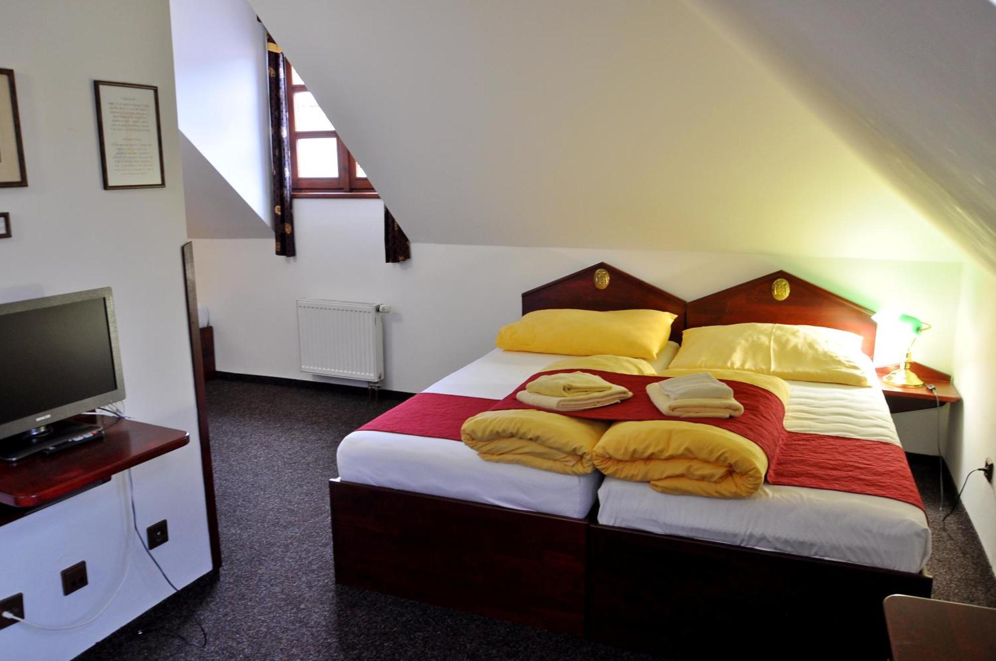 Hotel Cisar Ferdinand Loket Oda fotoğraf