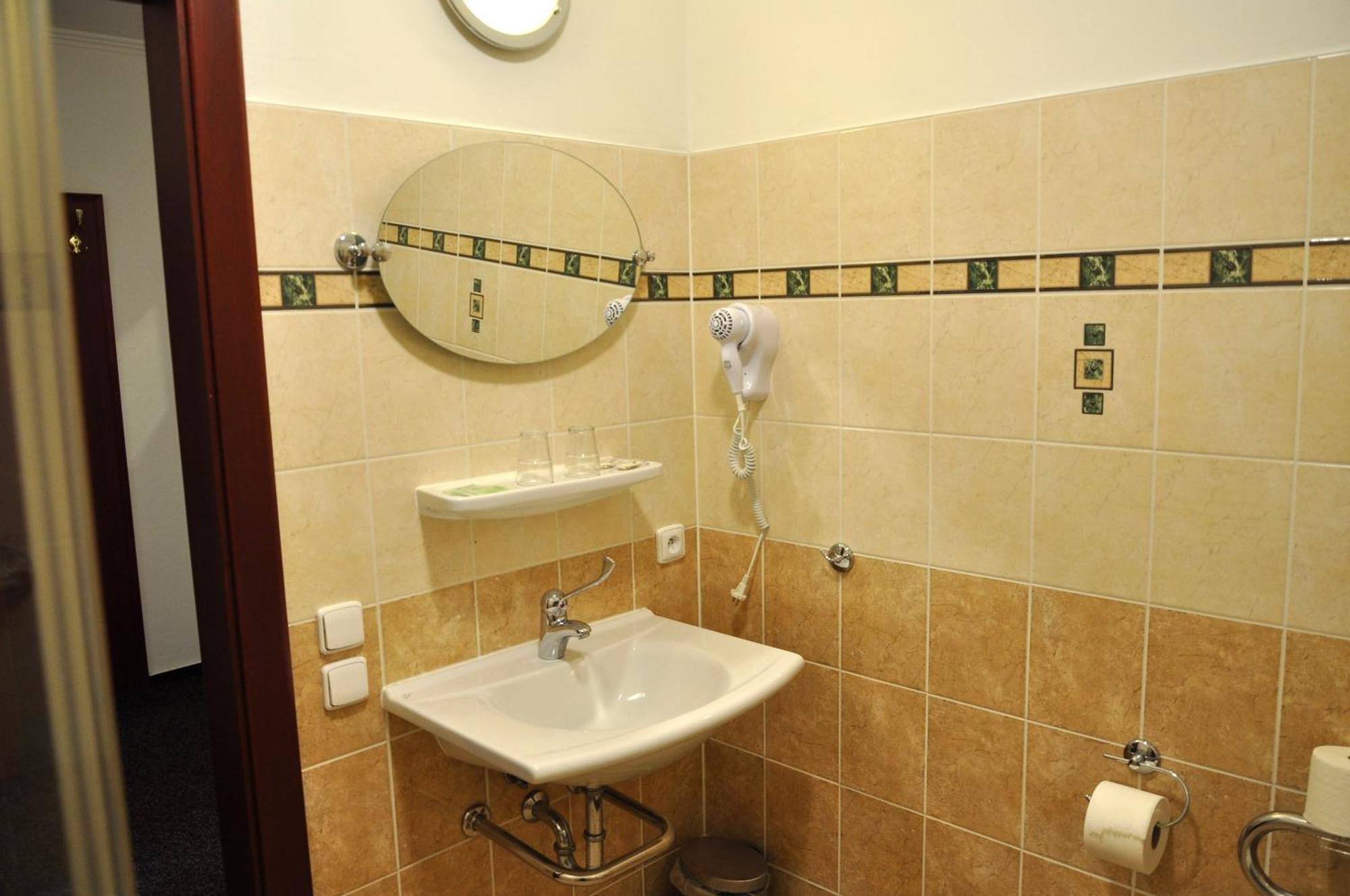 Hotel Cisar Ferdinand Loket Oda fotoğraf