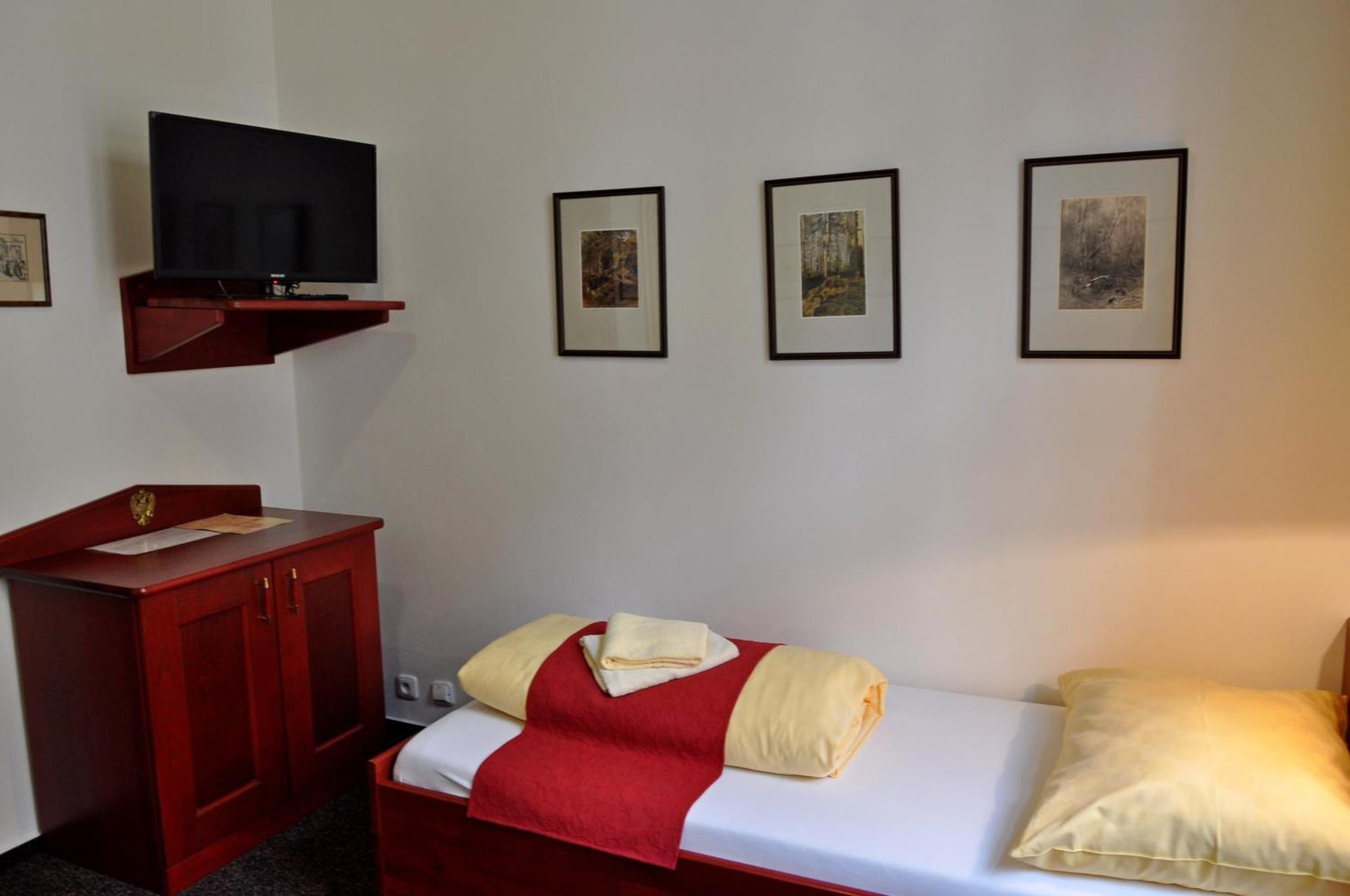 Hotel Cisar Ferdinand Loket Oda fotoğraf