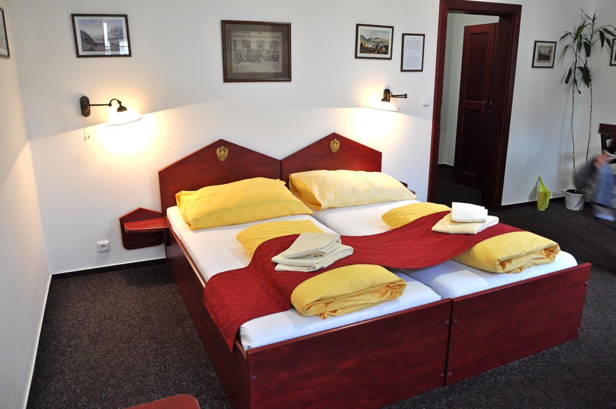 Hotel Cisar Ferdinand Loket Oda fotoğraf