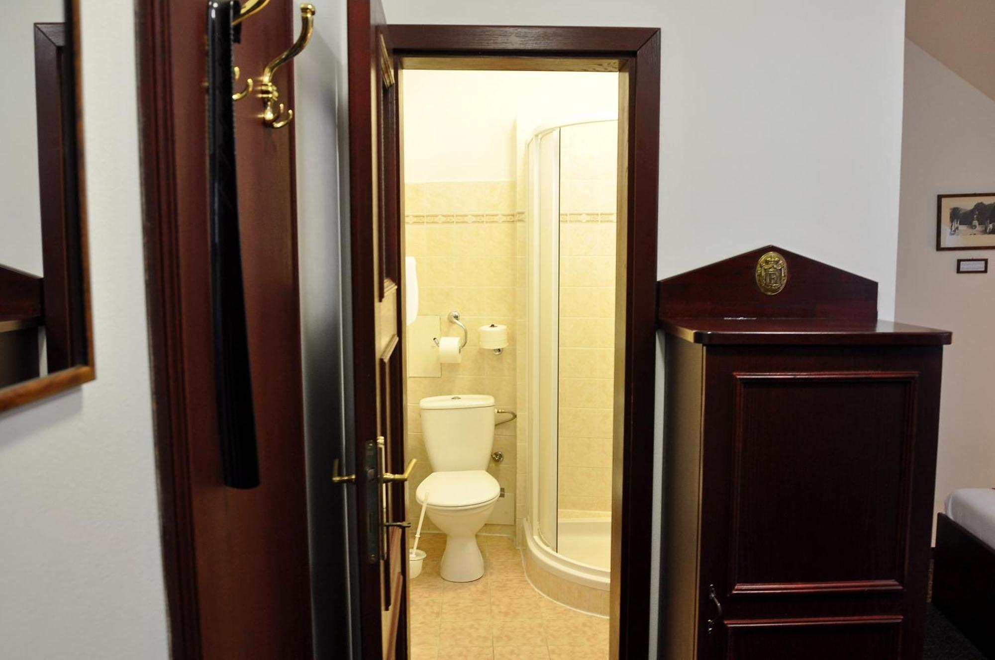 Hotel Cisar Ferdinand Loket Oda fotoğraf